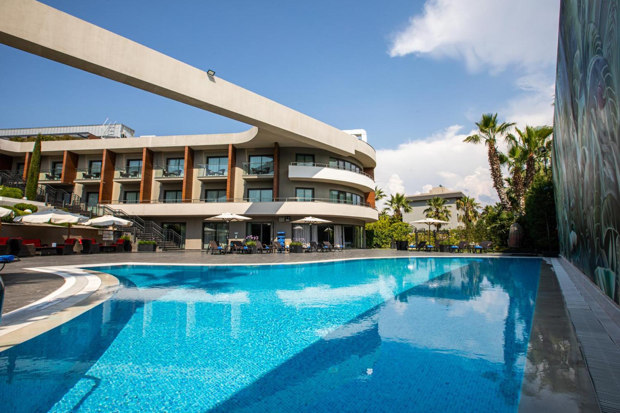 Doubletree By Hilton Izmir Airport Hotel Exterior photo